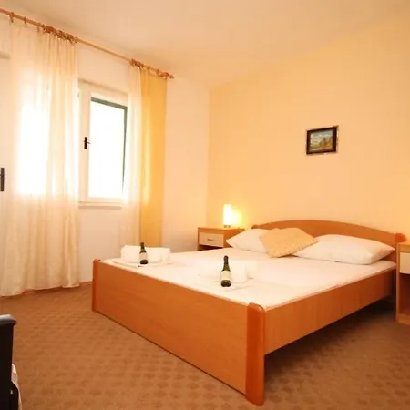 6689g Apartamento Brela