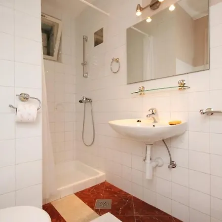 6689g Apartamento Brela